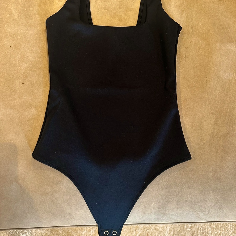 Good American Black Bodysuit. XS  Brand New.
